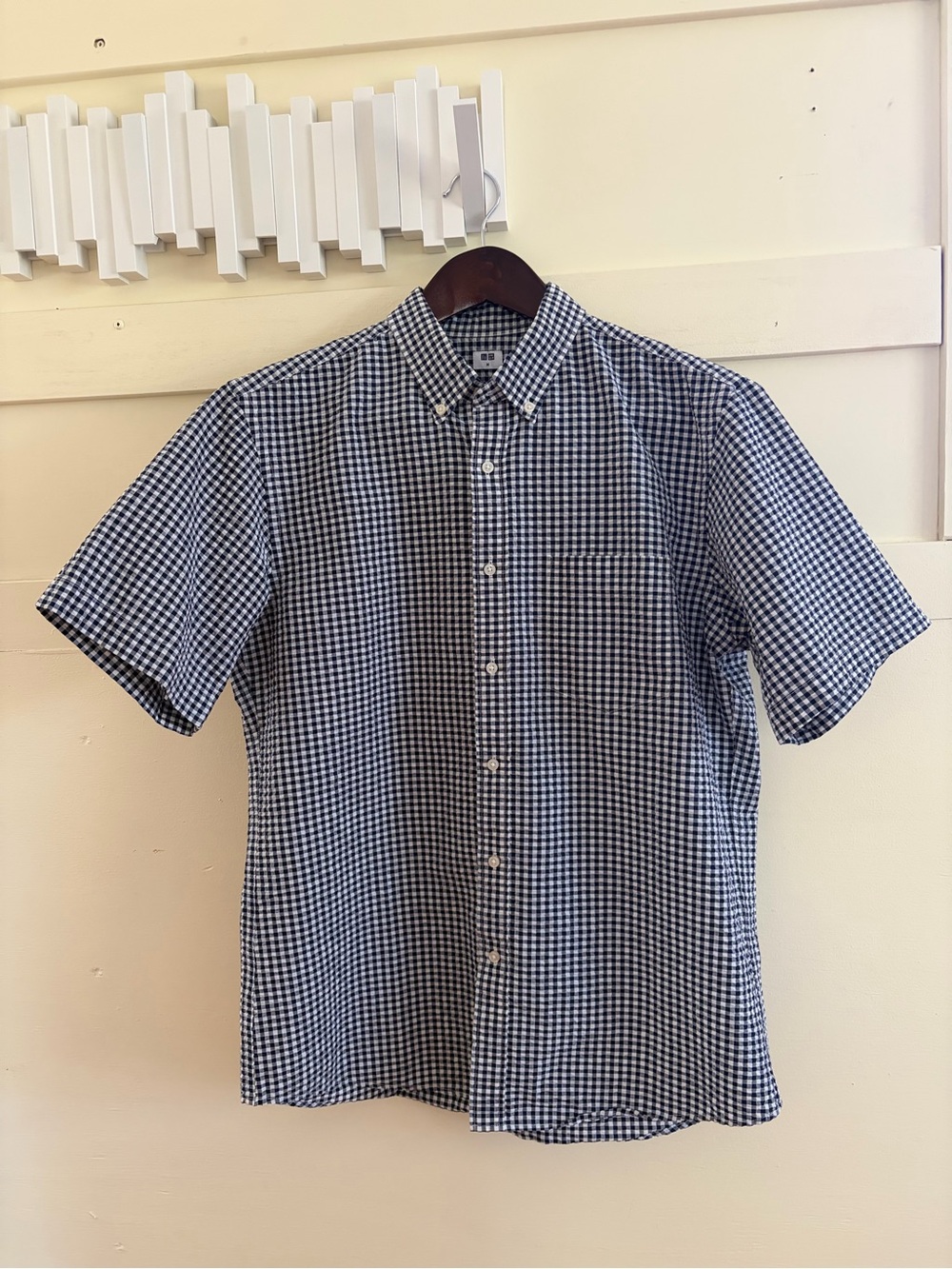 Uniqlo Black and White Gingham Short-Sleeve Button-Down Shirt